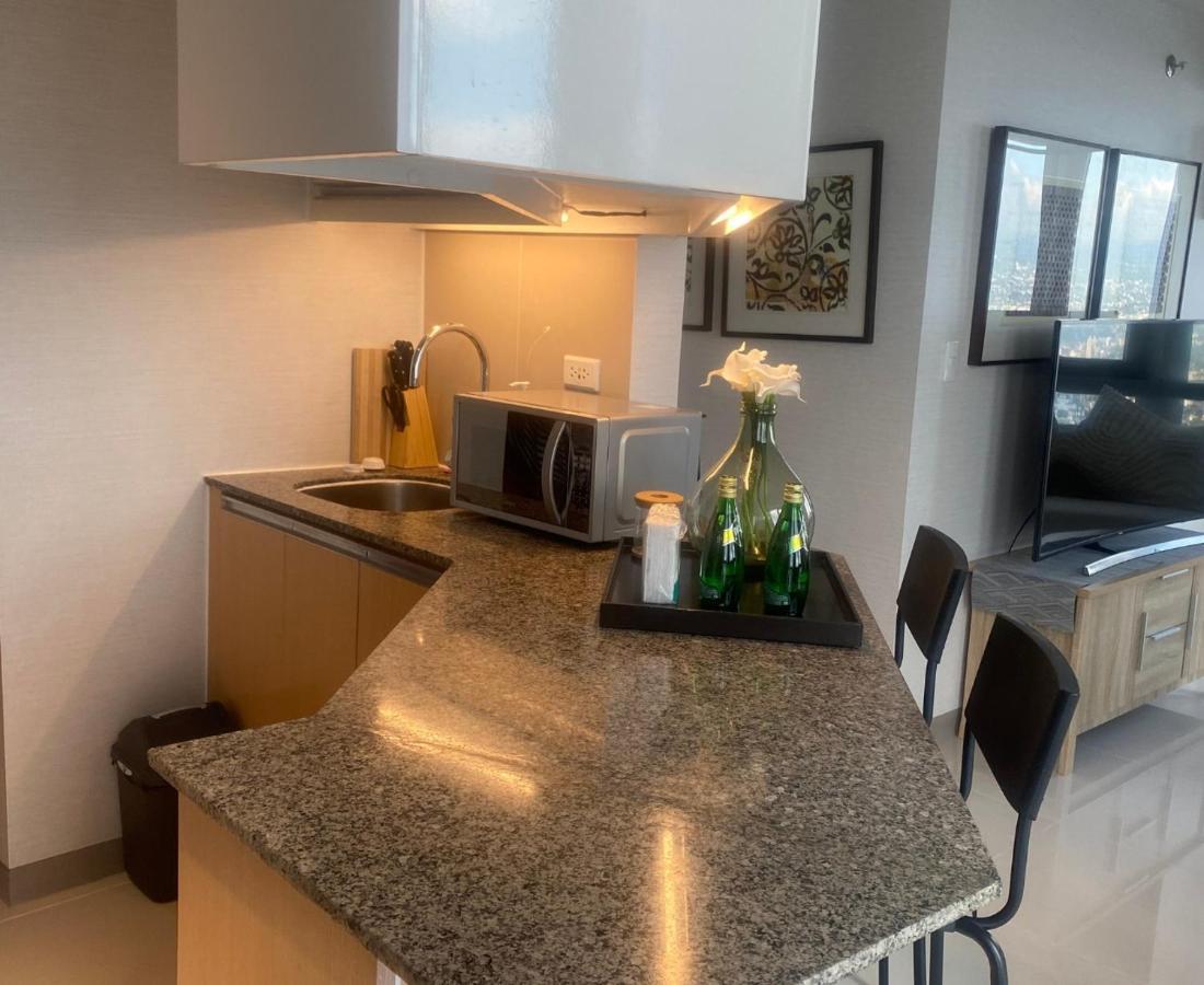 Classy 2Br Suite At Eastwood City With Pool And City Skyline View Μανίλα Εξωτερικό φωτογραφία