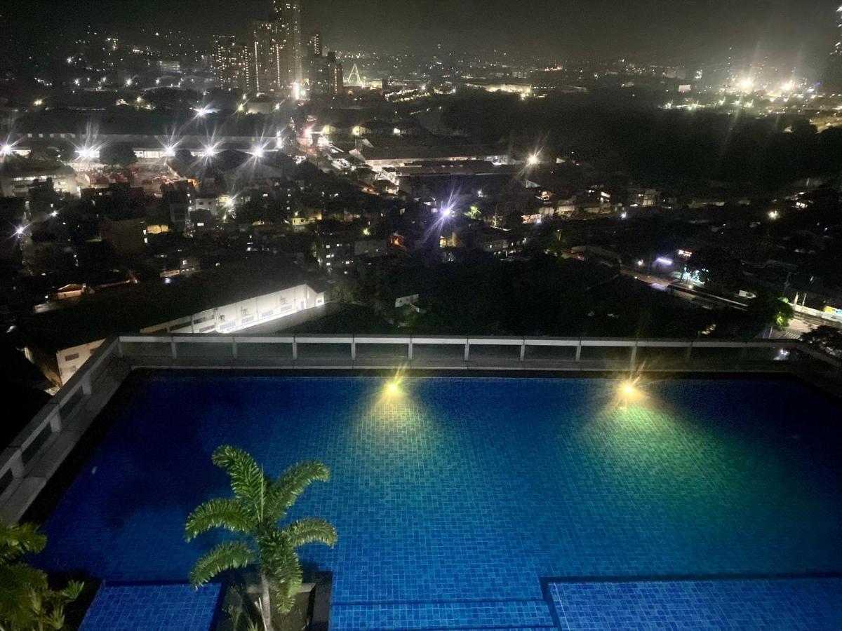 Classy 2Br Suite At Eastwood City With Pool And City Skyline View Μανίλα Εξωτερικό φωτογραφία