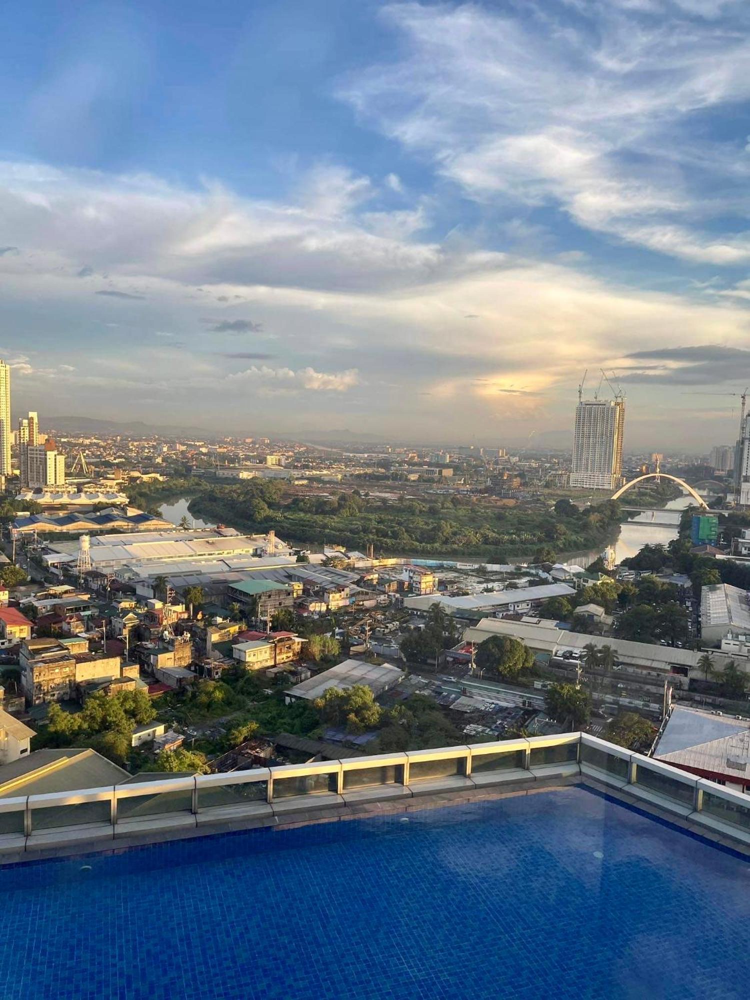 Classy 2Br Suite At Eastwood City With Pool And City Skyline View Μανίλα Εξωτερικό φωτογραφία