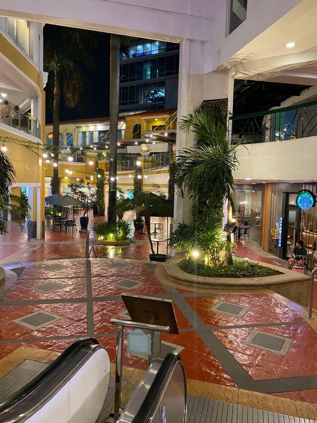 Classy 2Br Suite At Eastwood City With Pool And City Skyline View Μανίλα Εξωτερικό φωτογραφία