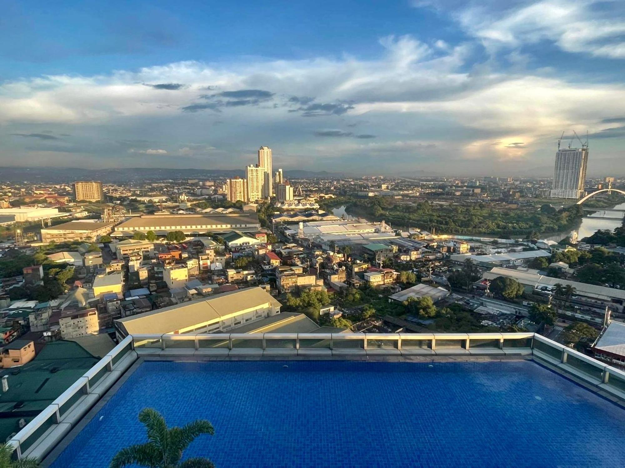 Classy 2Br Suite At Eastwood City With Pool And City Skyline View Μανίλα Εξωτερικό φωτογραφία